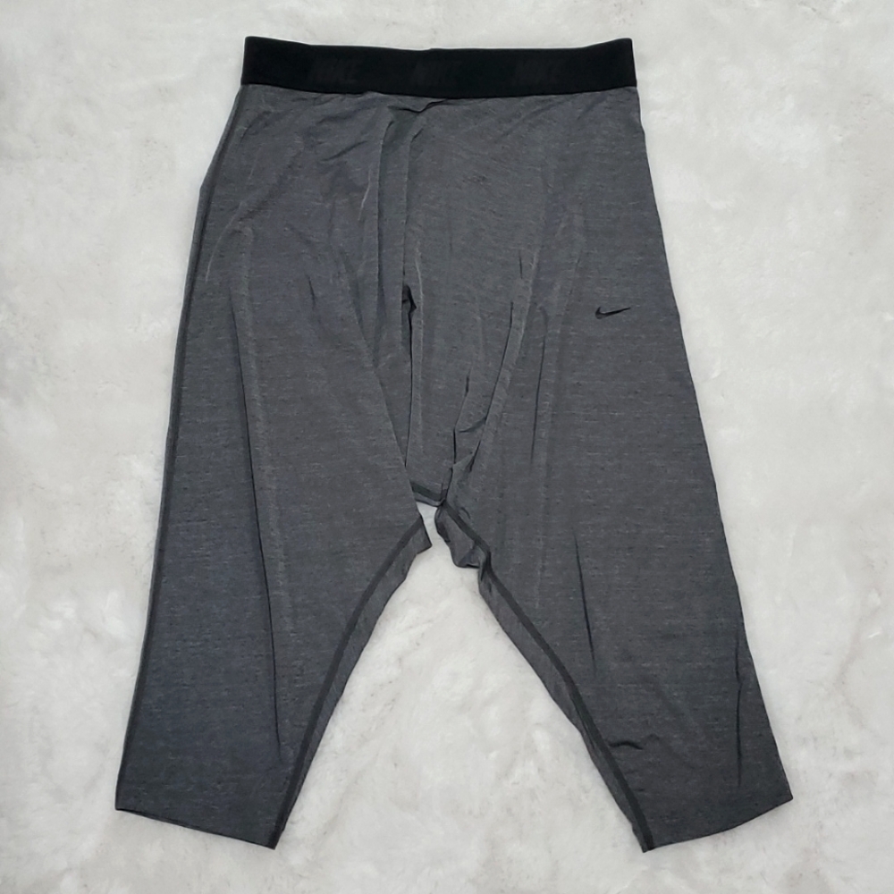 Nike gaucho yoga dri-fit pants size small